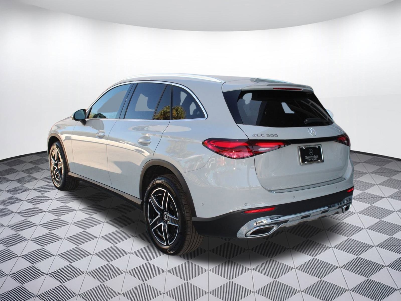 2026 Mercedes Benz GLC 300 4MATIC photo 3