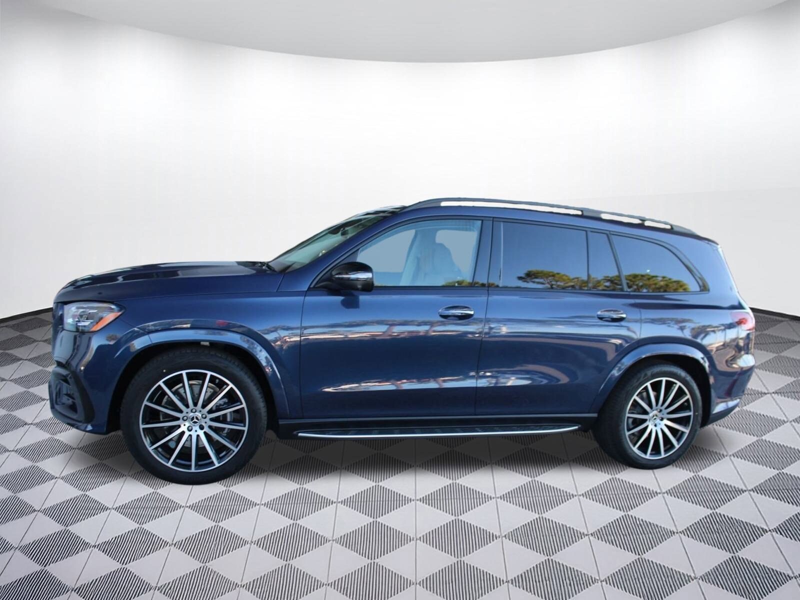 2026 Mercedes Benz GLS 450 4MATIC photo 2