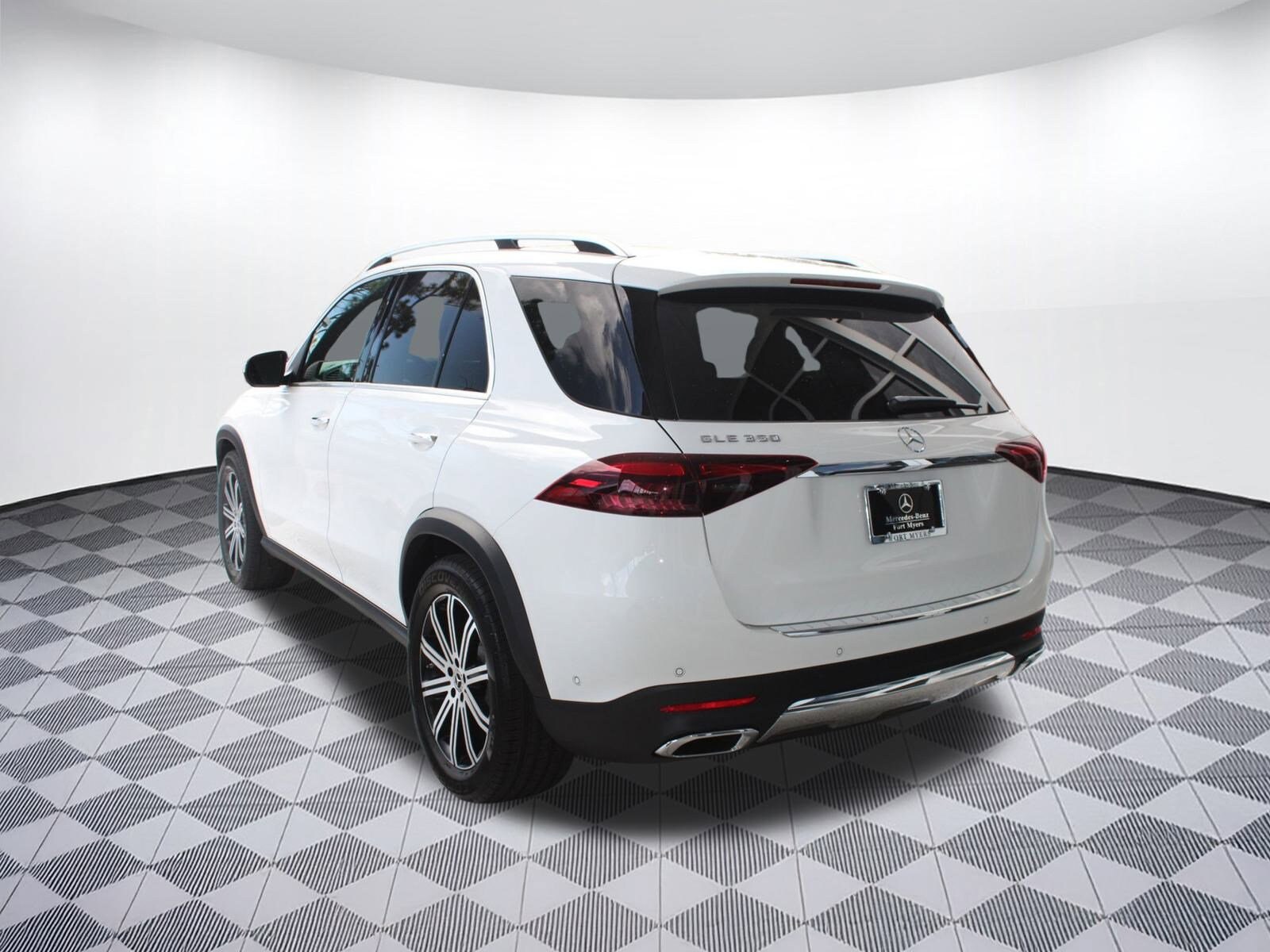 2026 Mercedes Benz GLE 350 photo 3