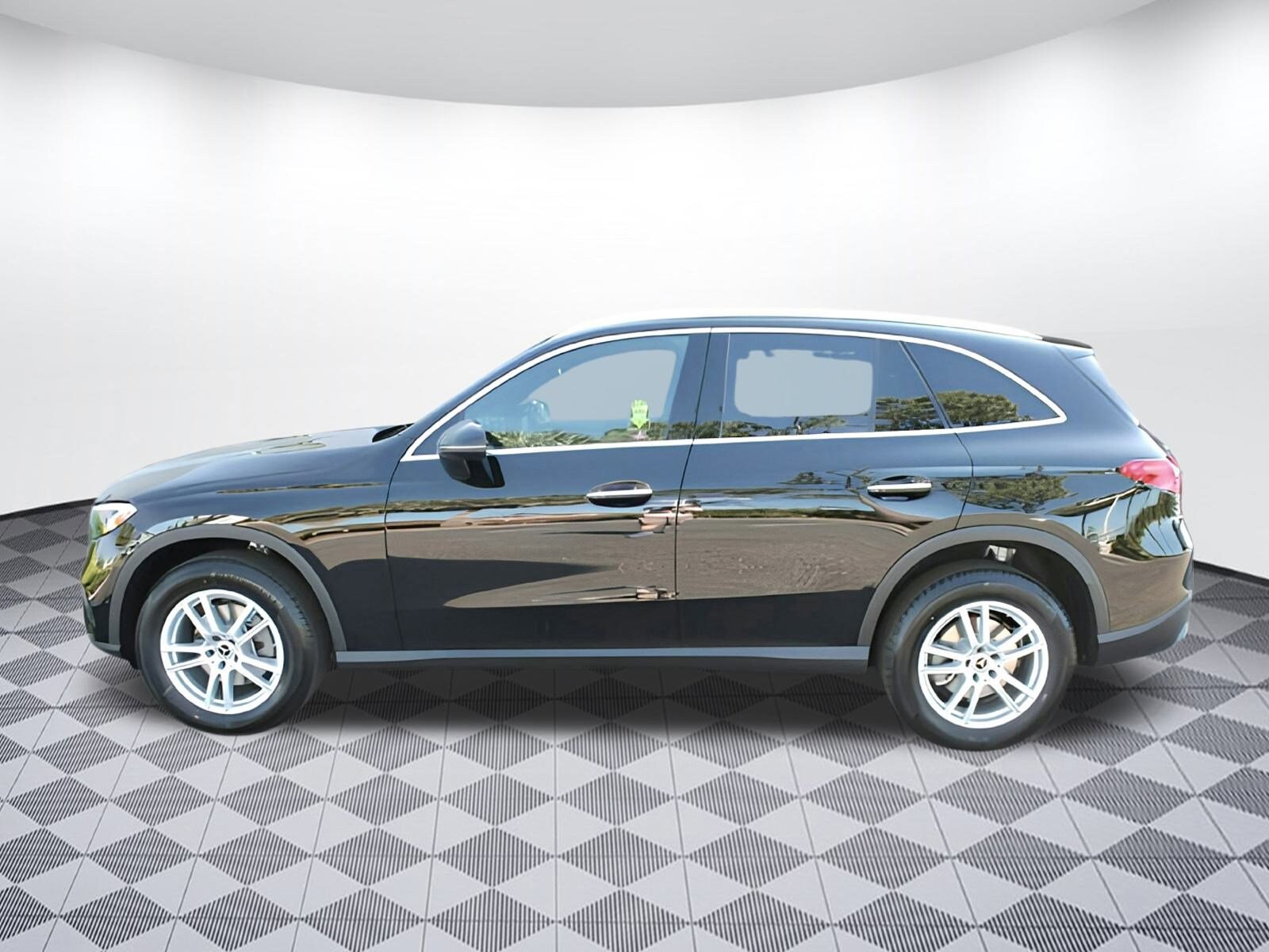 2025 Mercedes Benz GLC 300 4MATIC photo 4