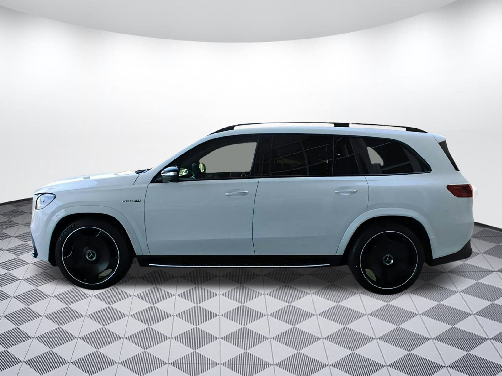 2025 Mercedes Benz GLS AMG 63 photo 4