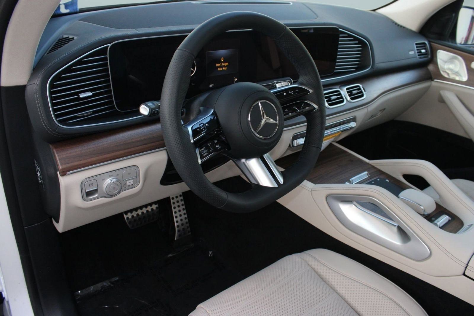2026 Mercedes Benz GLS 450 4MATIC photo 3