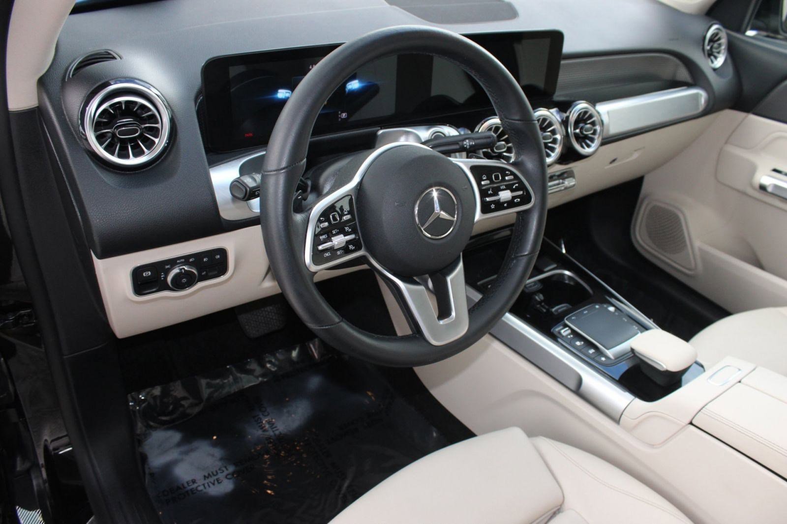 2022 Mercedes Benz GLB 250 photo 3