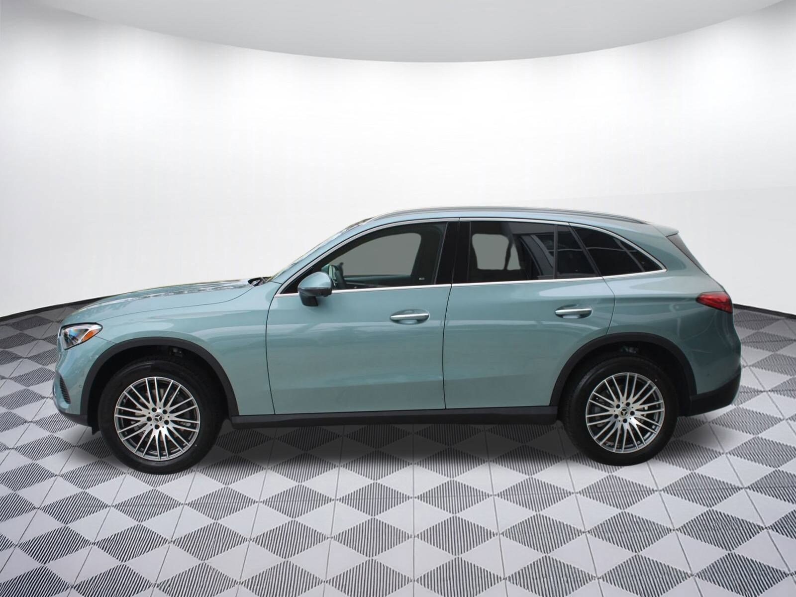 2026 Mercedes Benz GLC 300 photo 2