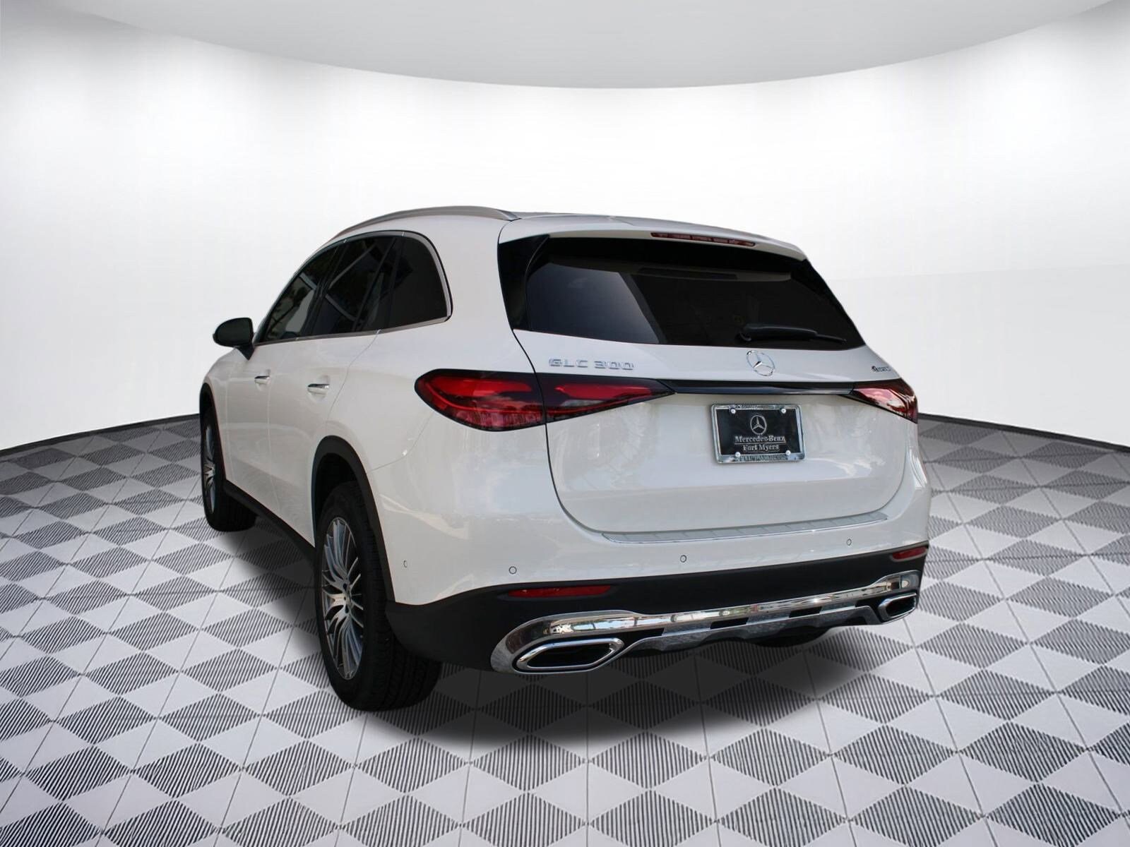 2026 Mercedes Benz GLC 300 4MATIC photo 3