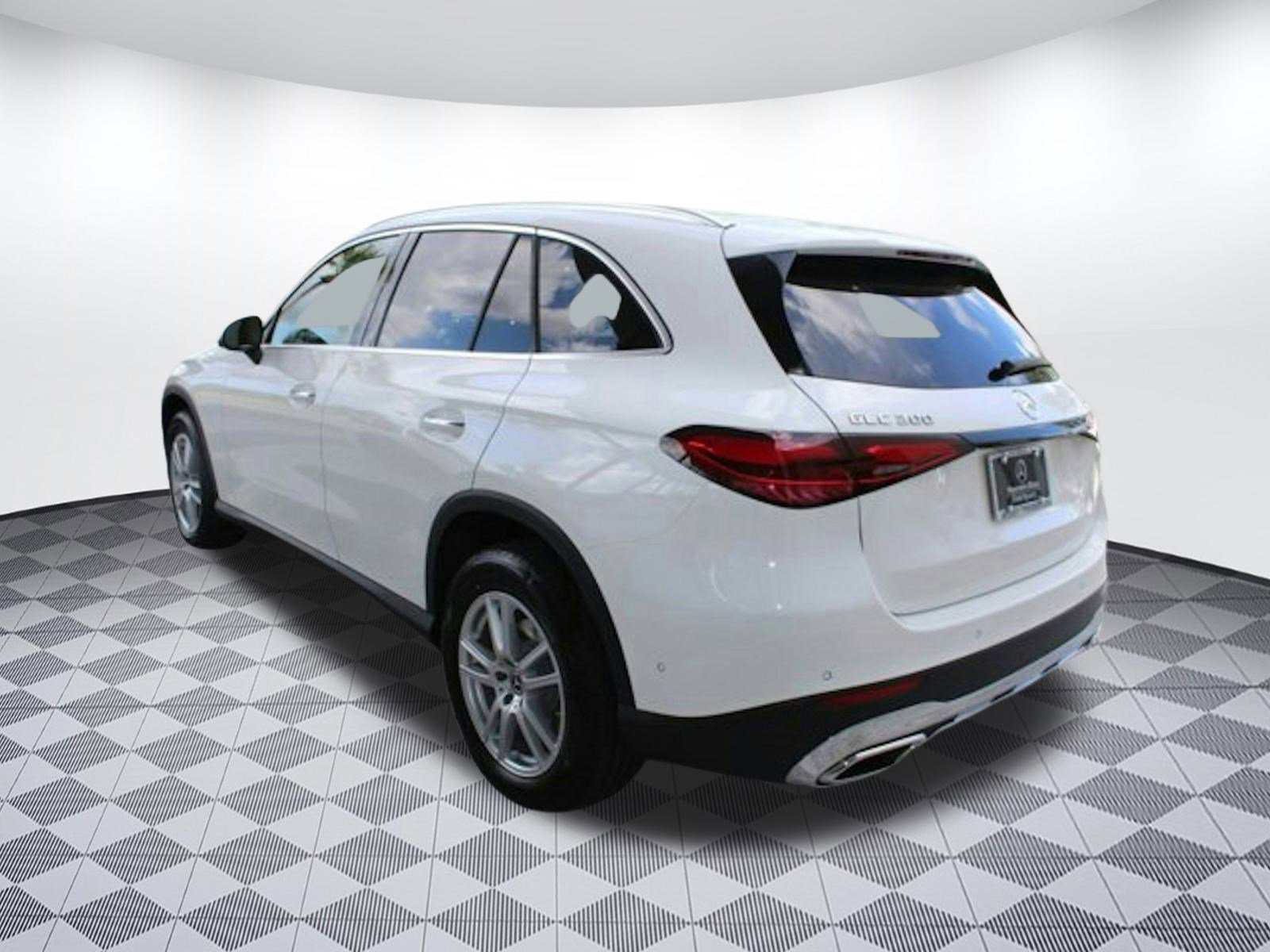 2025 Mercedes Benz GLC 300 4MATIC photo 3