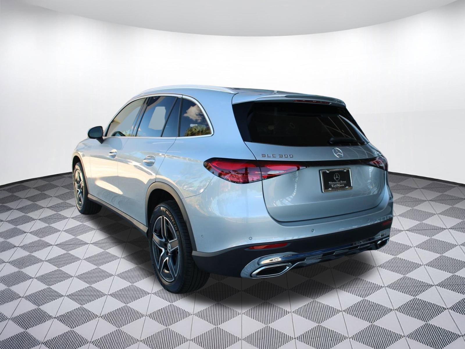 2026 Mercedes Benz GLC 300 4MATIC photo 3