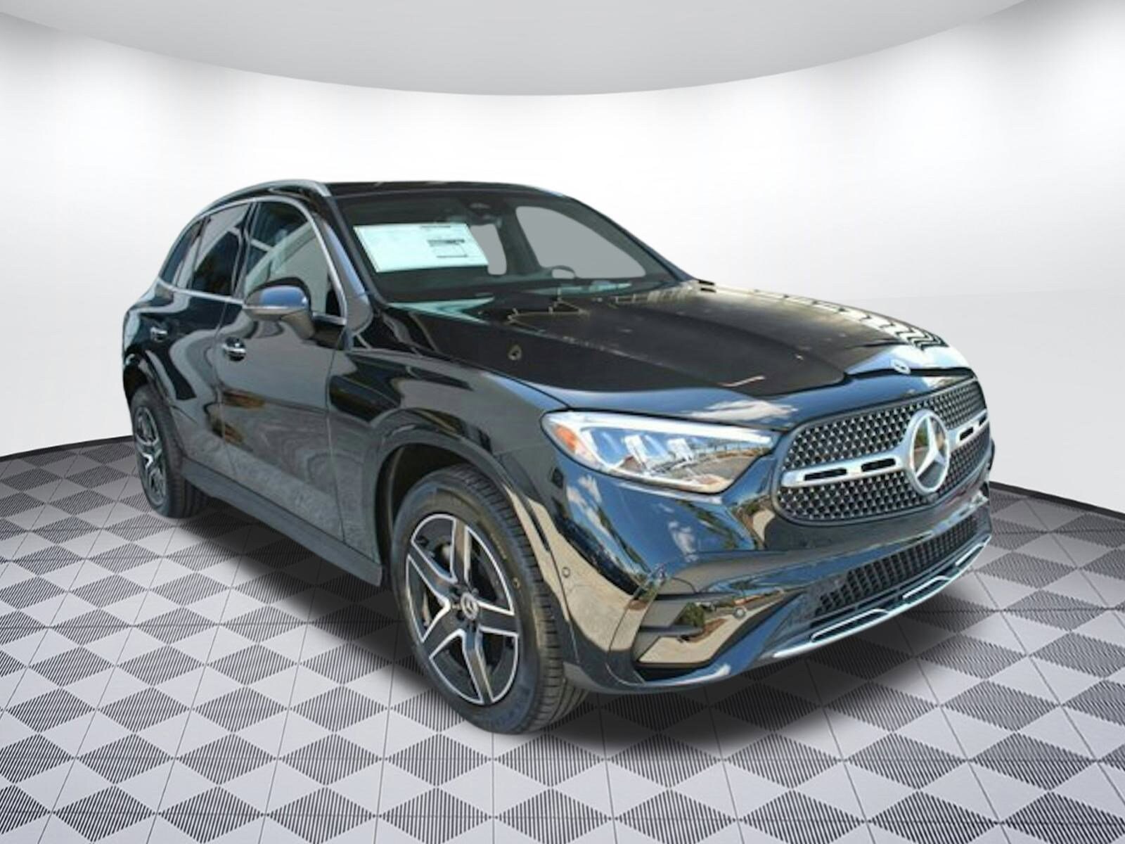 2025 Mercedes Benz GLC 300 4MATIC photo 3