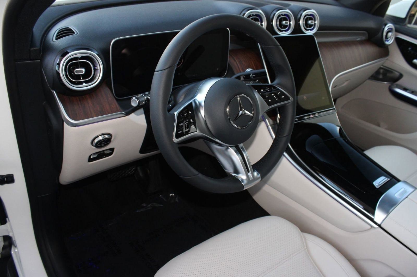 2026 Mercedes Benz GLC 300 photo 4