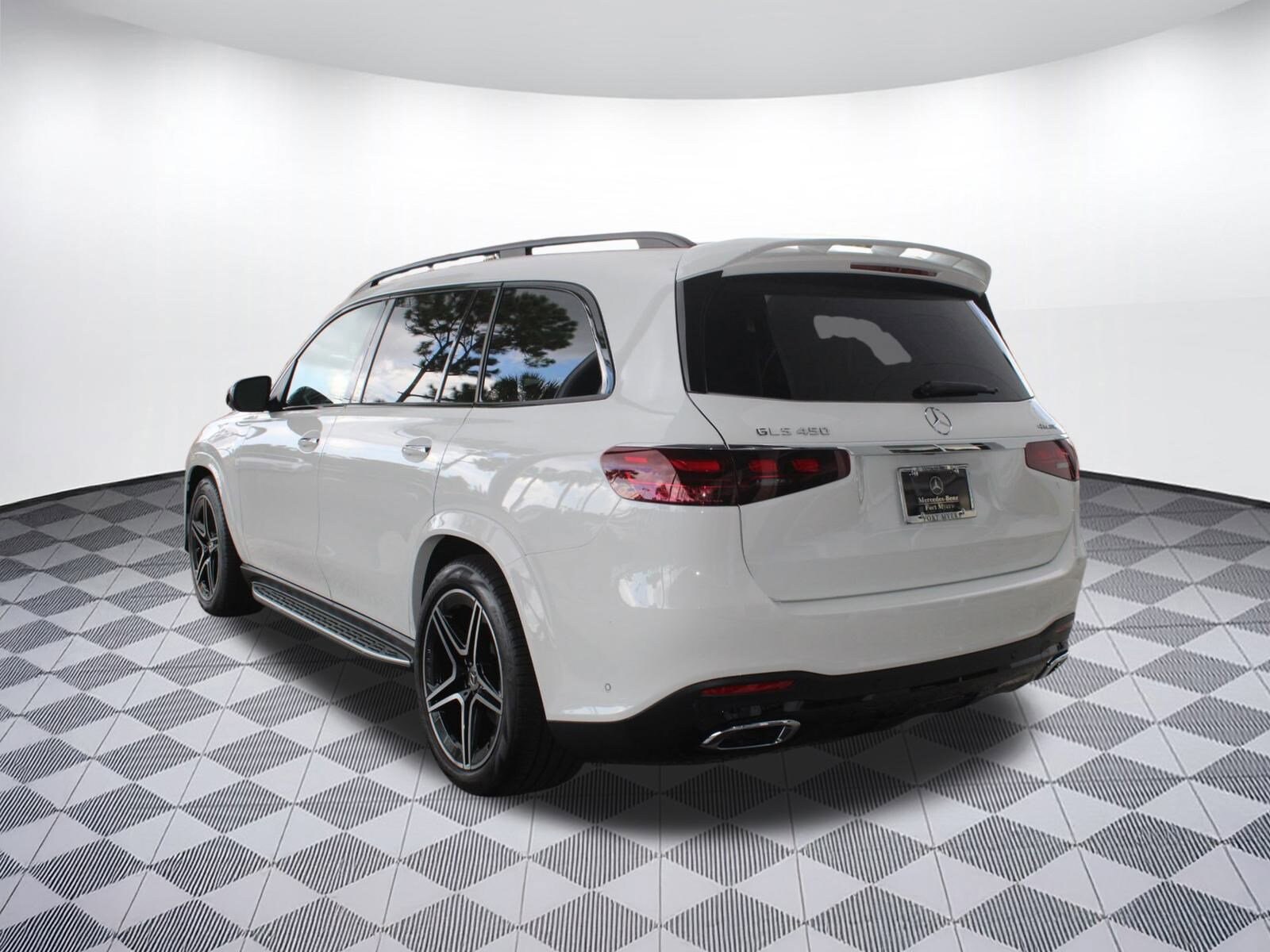 2026 Mercedes Benz GLS 450 4MATIC photo 2