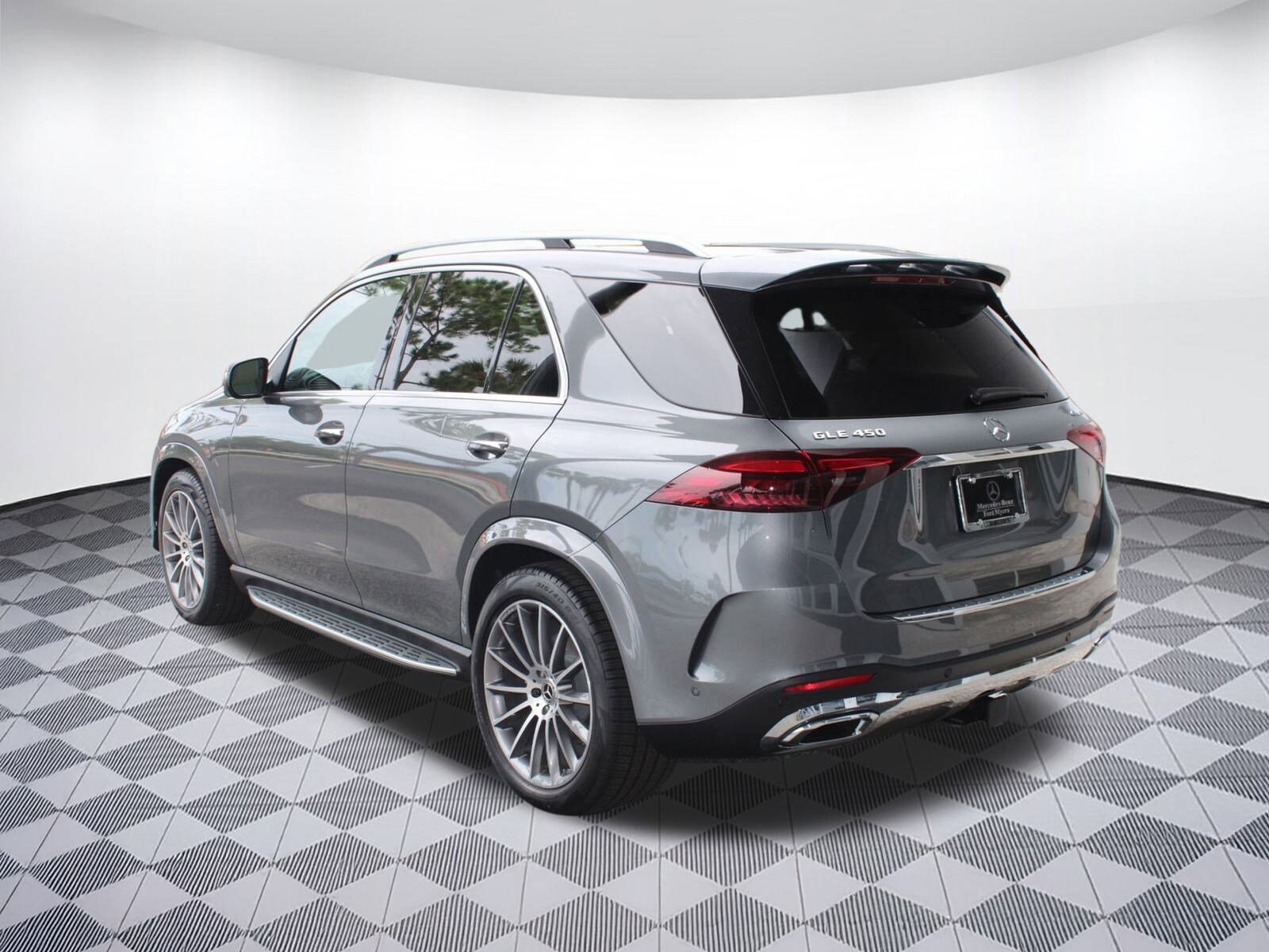 2026 Mercedes Benz GLE 450 4MATIC photo 2