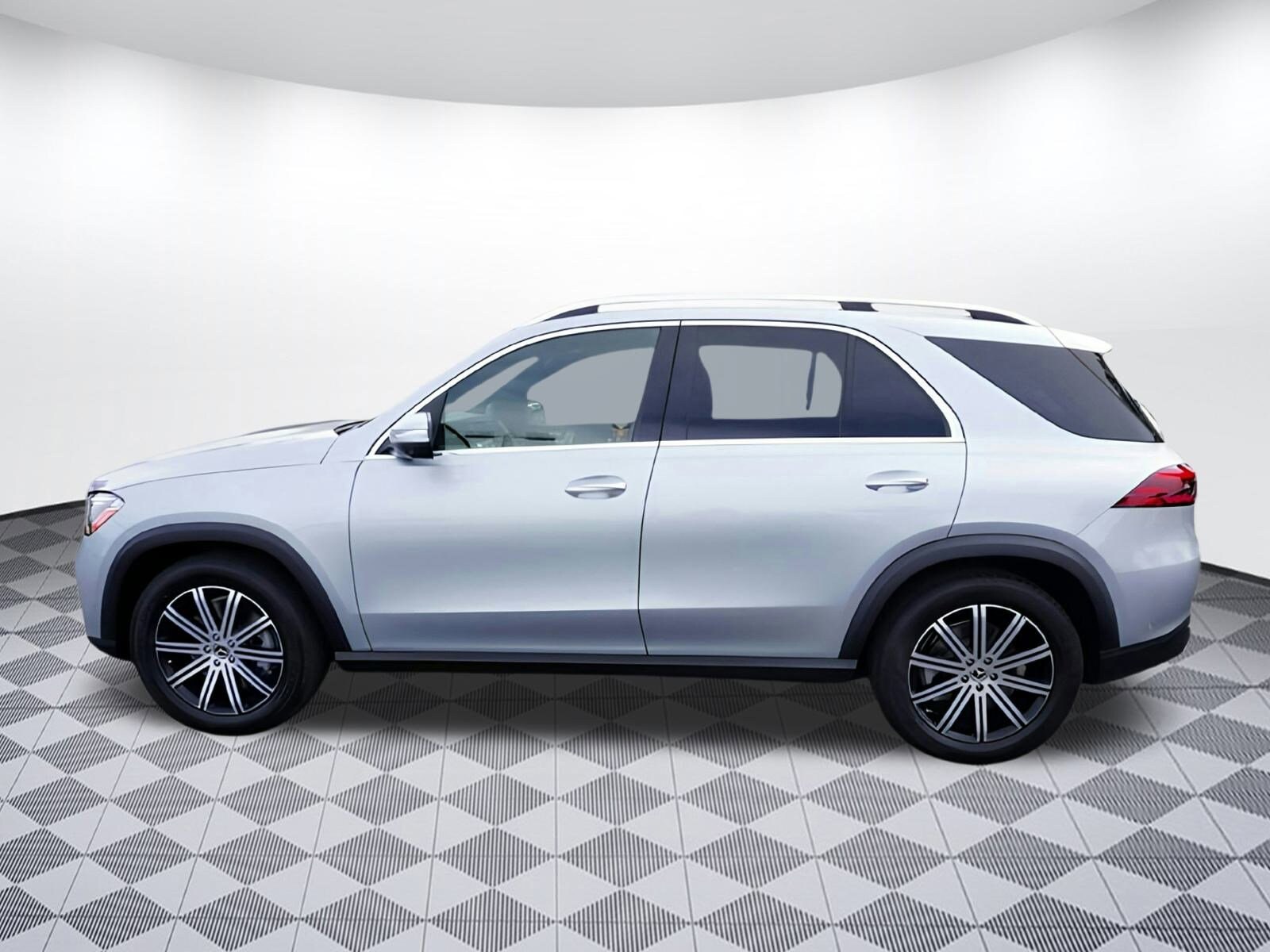 2025 Mercedes Benz GLE 450 photo 4