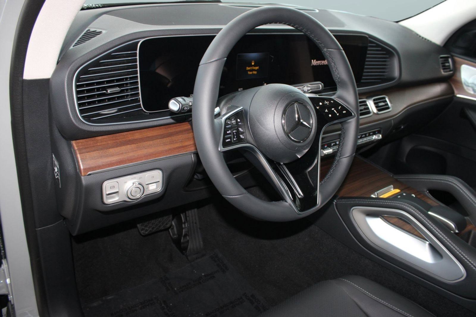 2025 Mercedes Benz GLE 350 4MATIC photo 3