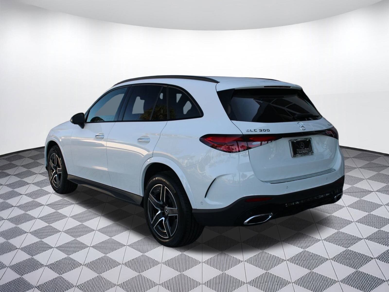 2026 Mercedes Benz GLC 300 4MATIC photo 3