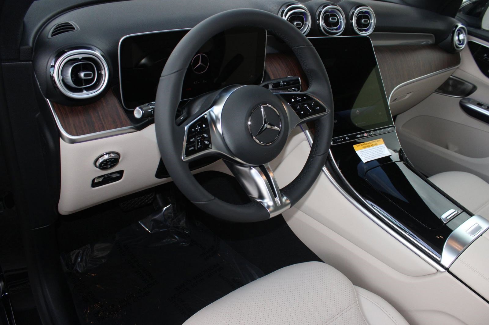 2026 Mercedes Benz GLC 300 4MATIC photo 3