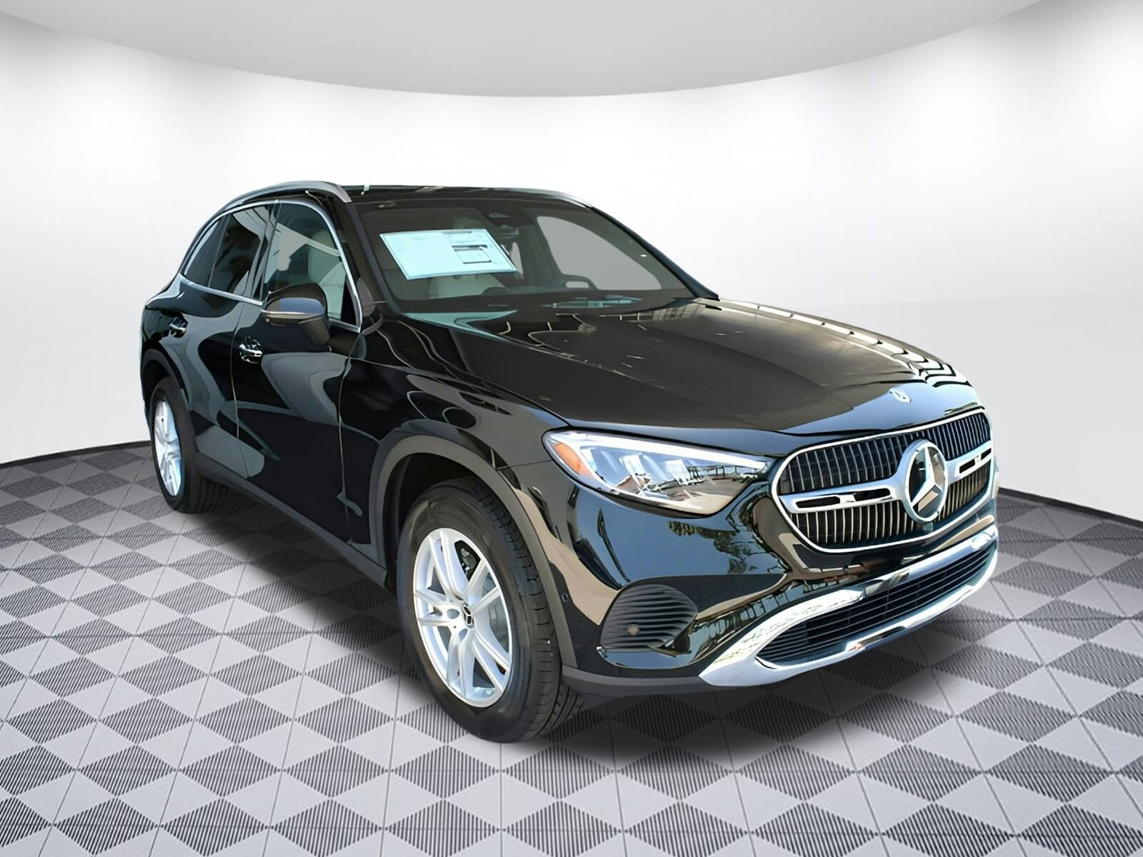 2025 Mercedes Benz GLC 300 photo 3