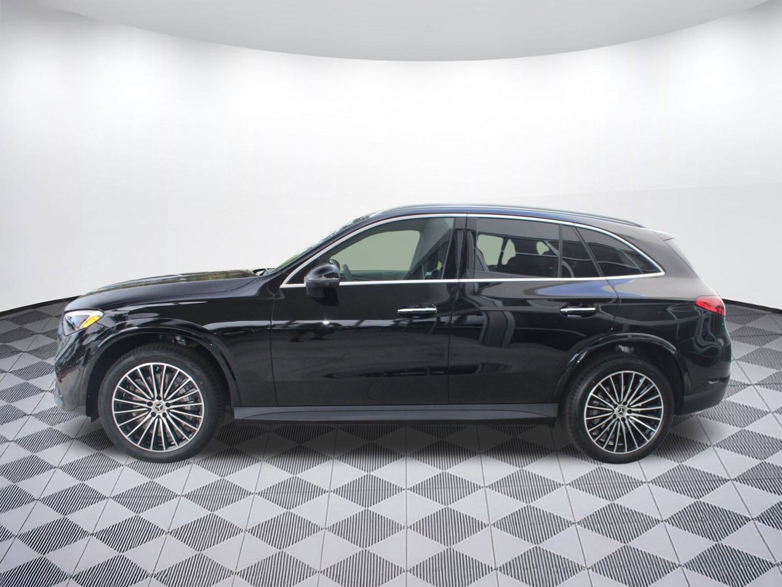 2026 Mercedes Benz GLC 300 photo 2