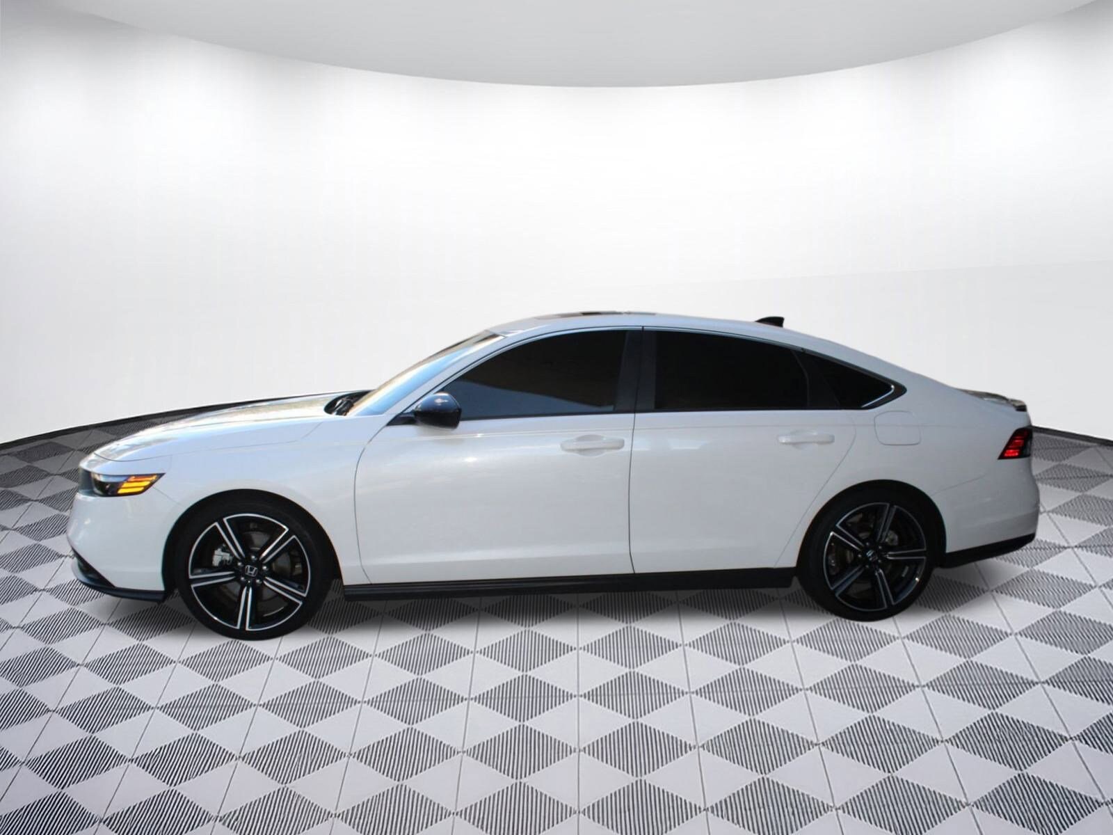 2025 Honda Accord Hybrid Sport photo 2