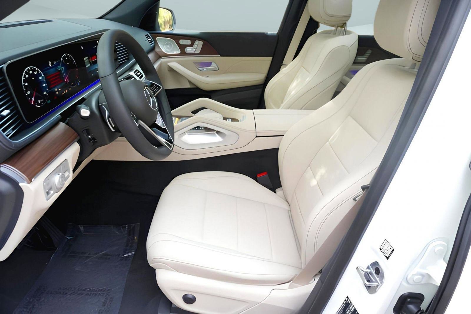 2025 Mercedes Benz GLS 450 photo 4