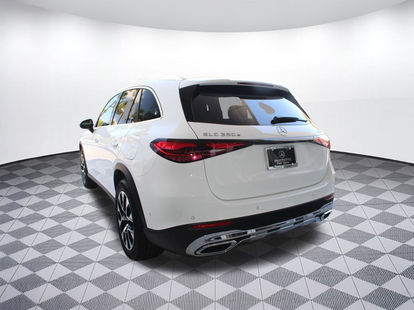 2026 Mercedes Benz GLC 350e 4MATIC photo 2