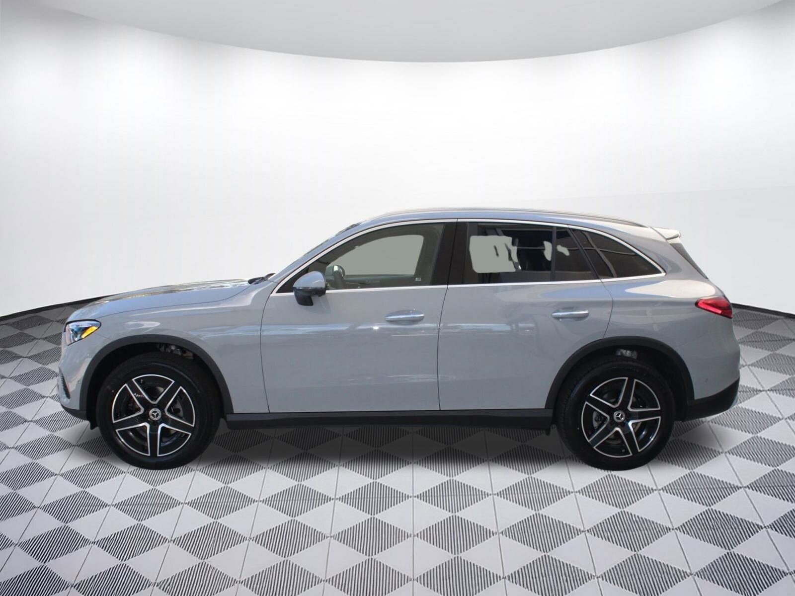 2026 Mercedes Benz GLC 300 4MATIC photo 2