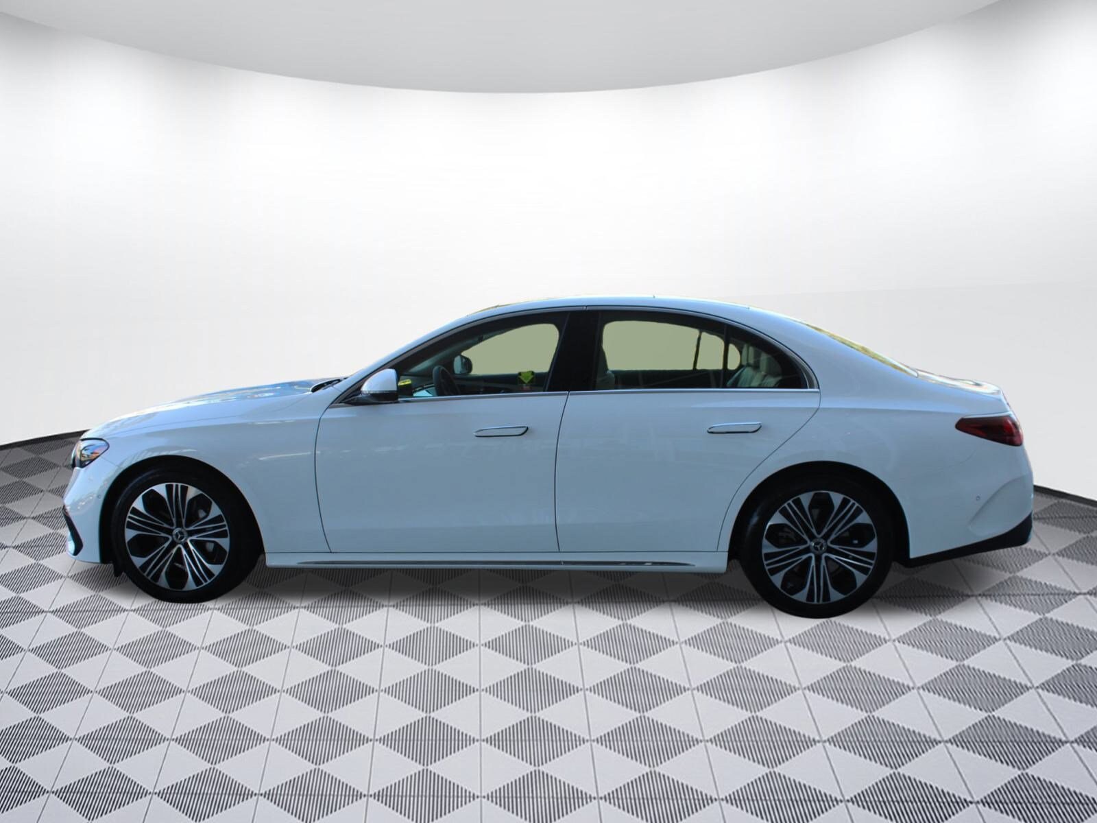 2025 Mercedes Benz E 350 Sedan photo 4