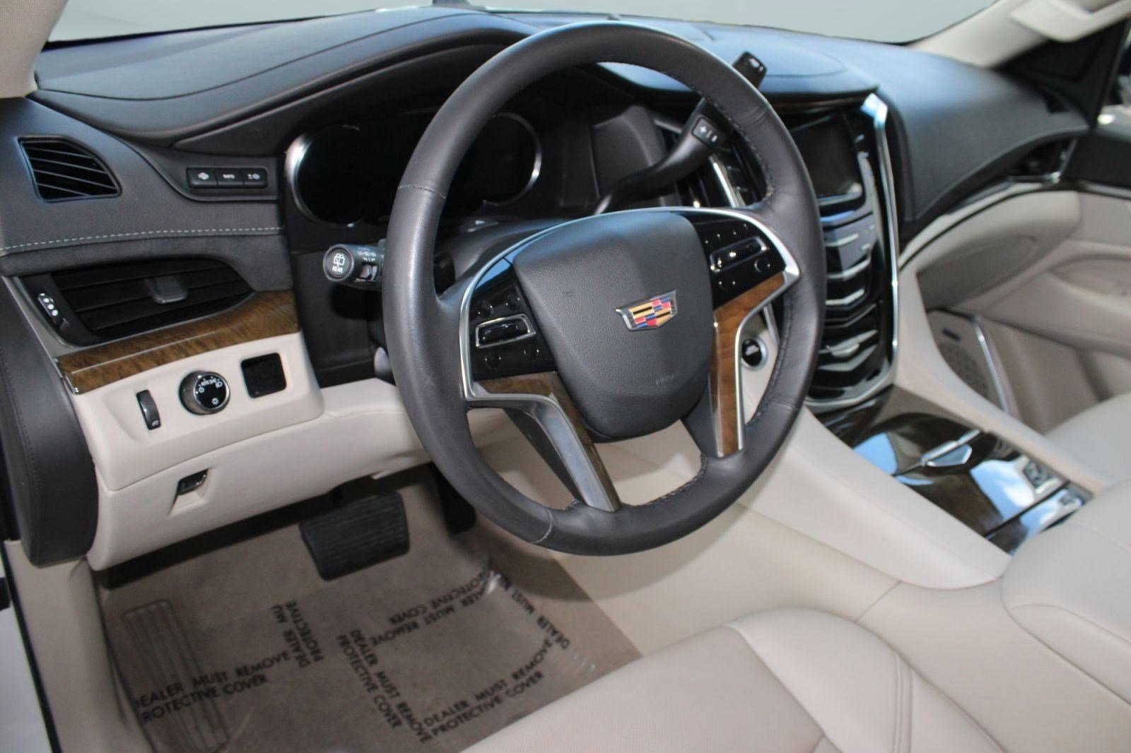 2019 Cadillac Escalade Premium Luxury photo 4