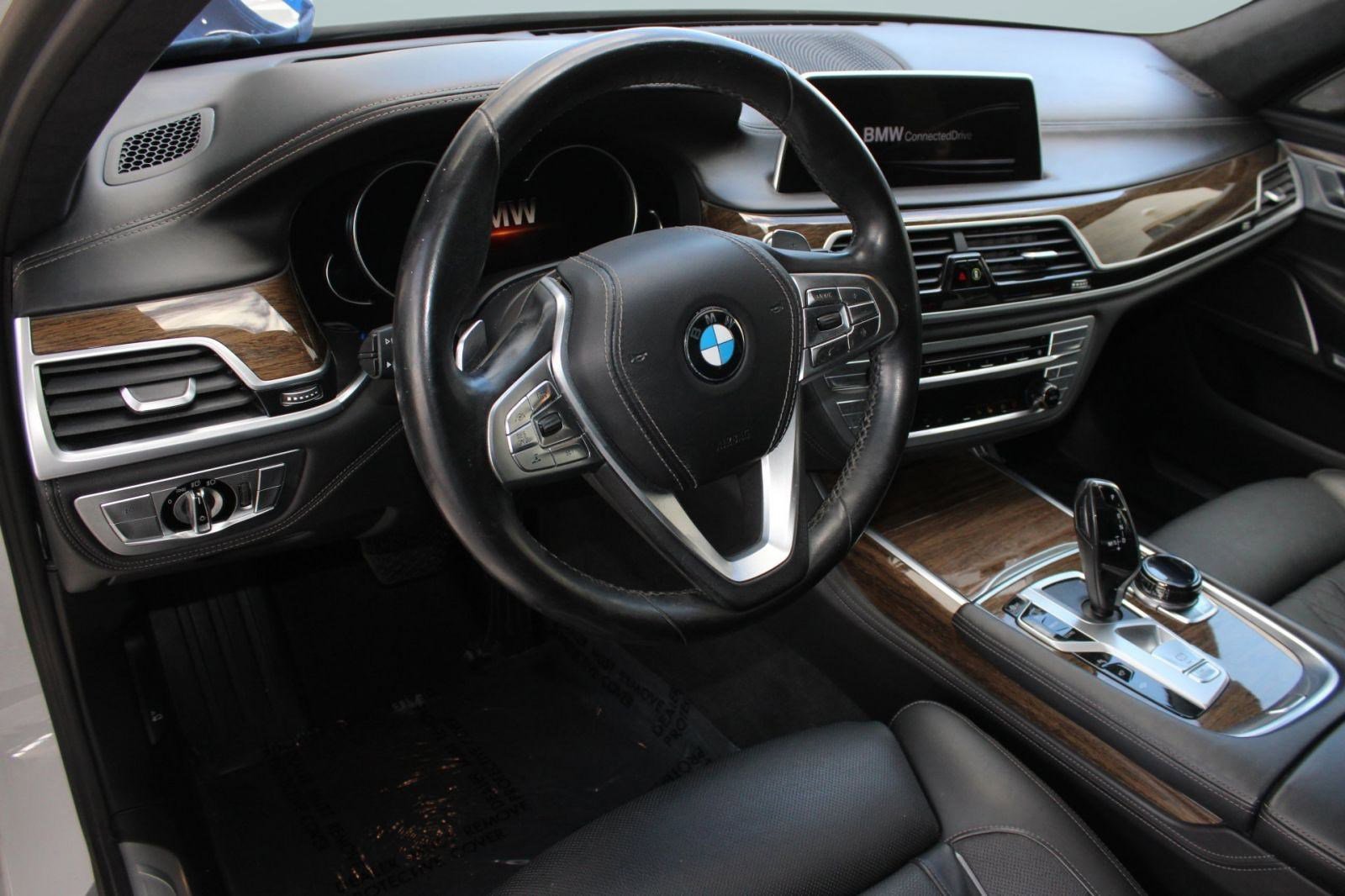 2017 Bmw 750i xDrive Sedan photo 4