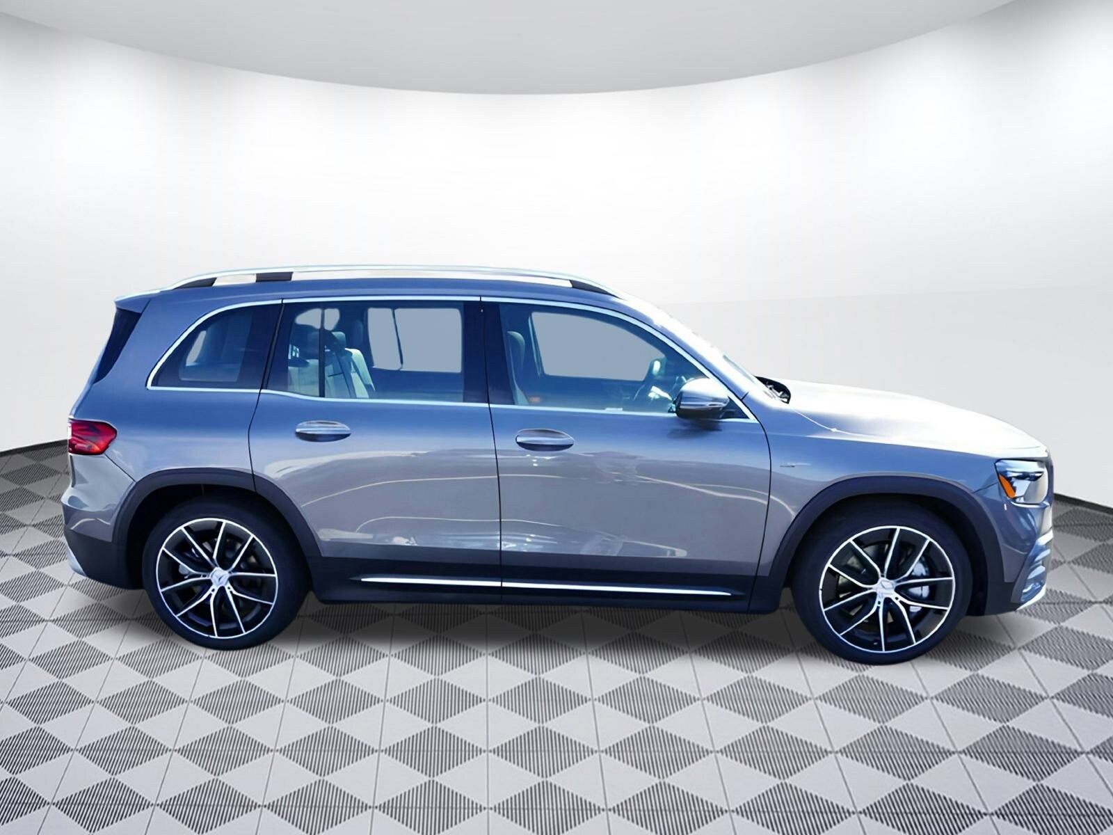 2025 Mercedes Benz GLB AMG 35 photo 2