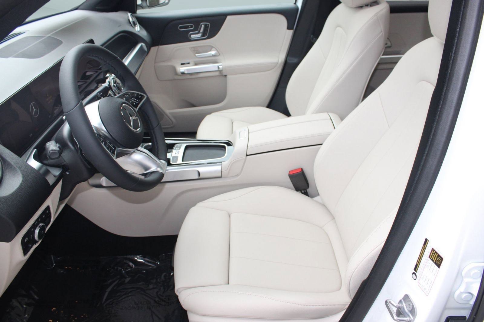 2026 Mercedes Benz GLB 250 4MATIC photo 3