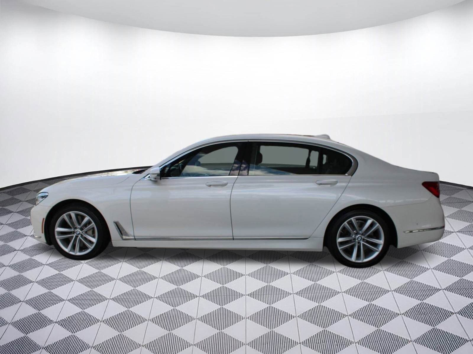2017 Bmw 750i xDrive Sedan photo 2