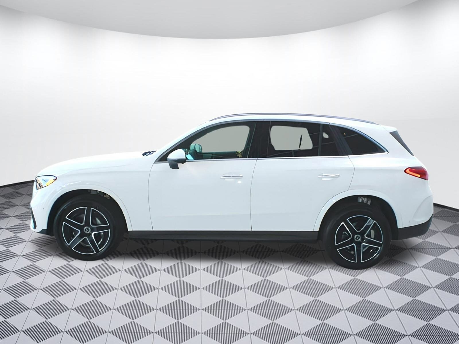 2025 Mercedes Benz GLC 300 AMG photo 4