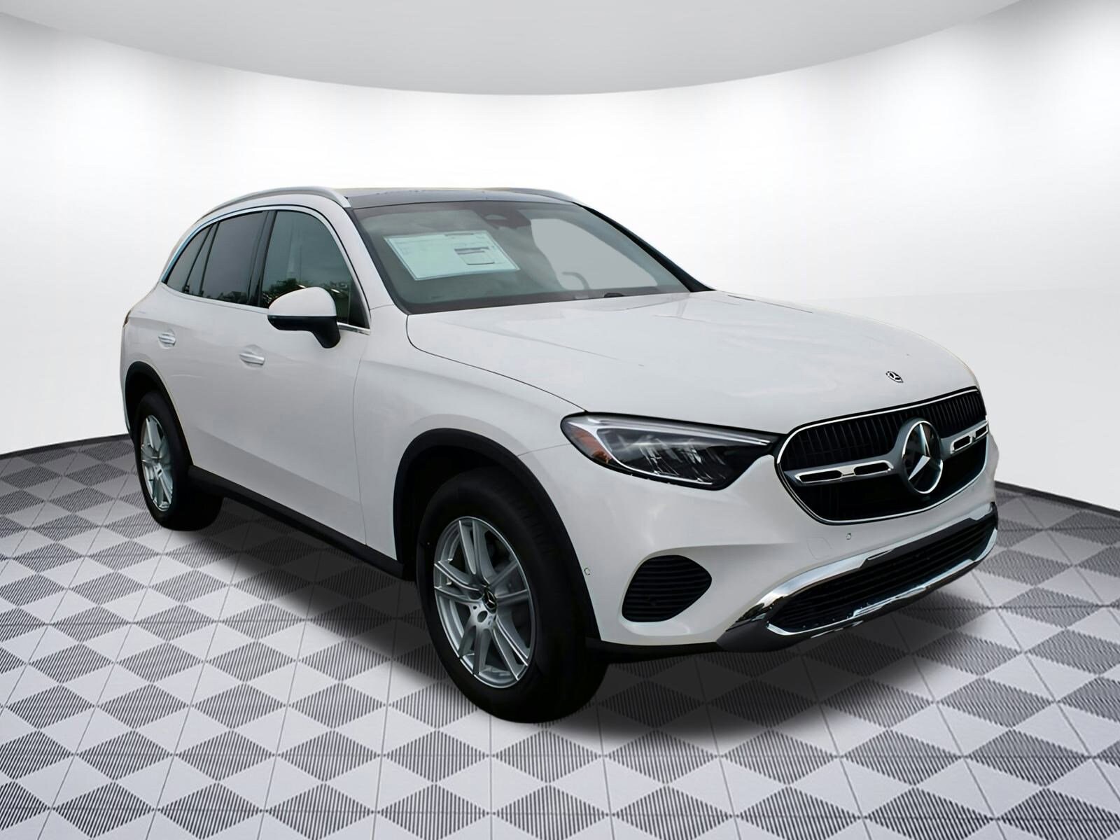 2025 Mercedes Benz GLC 300 photo 3