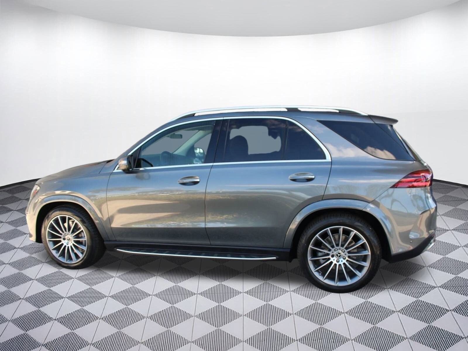 2026 Mercedes Benz GLE 580 4MATIC photo 2