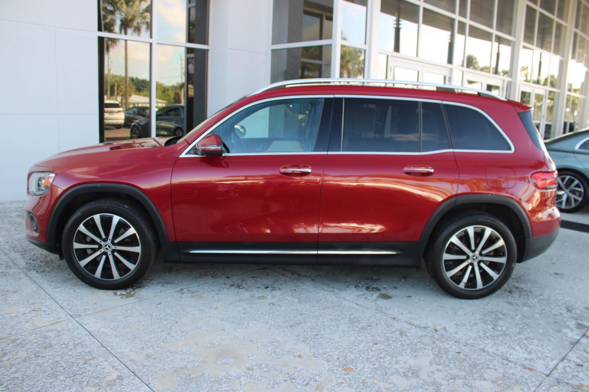 2021 Mercedes Benz GLB 250 photo 2