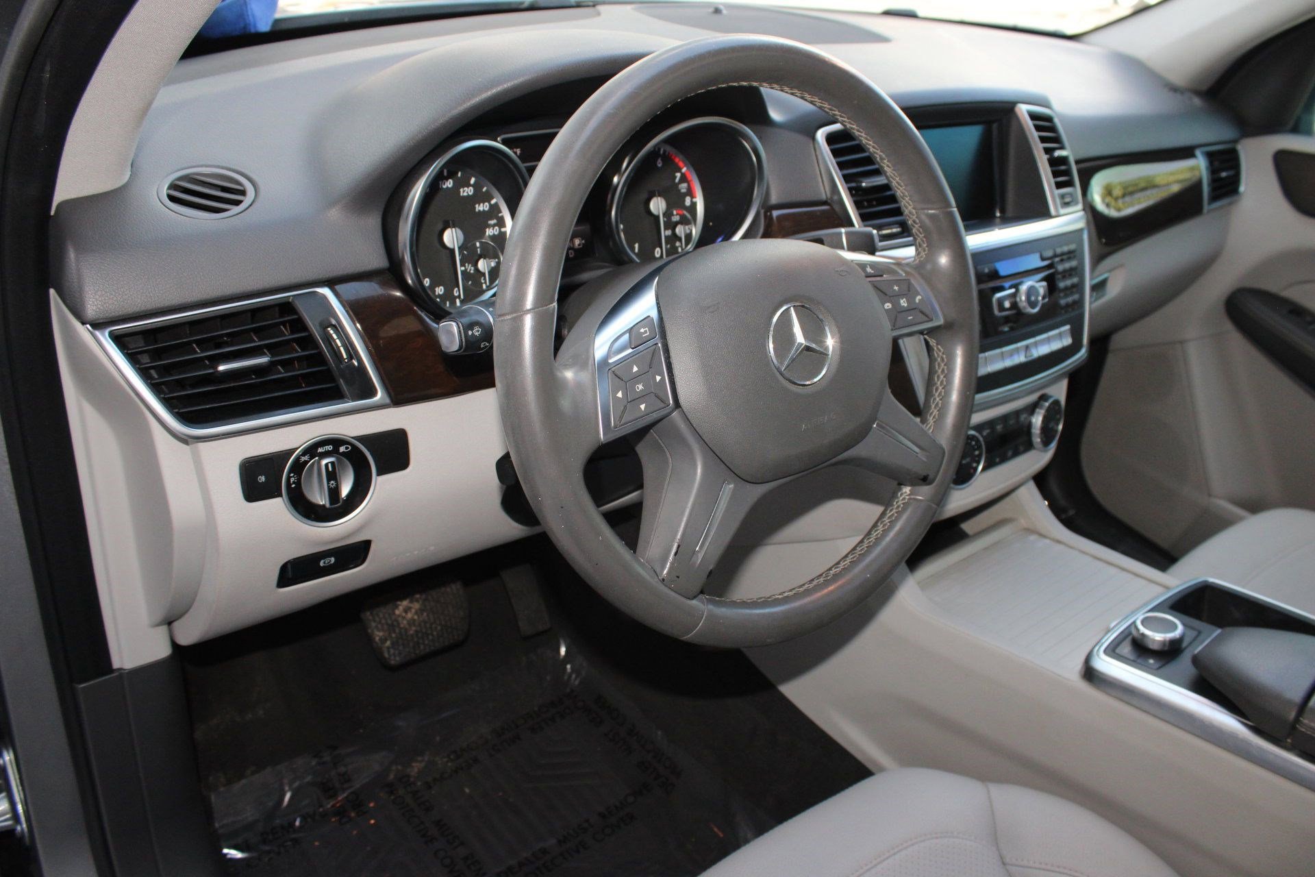 2015 Mercedes Benz ML 350 photo 3