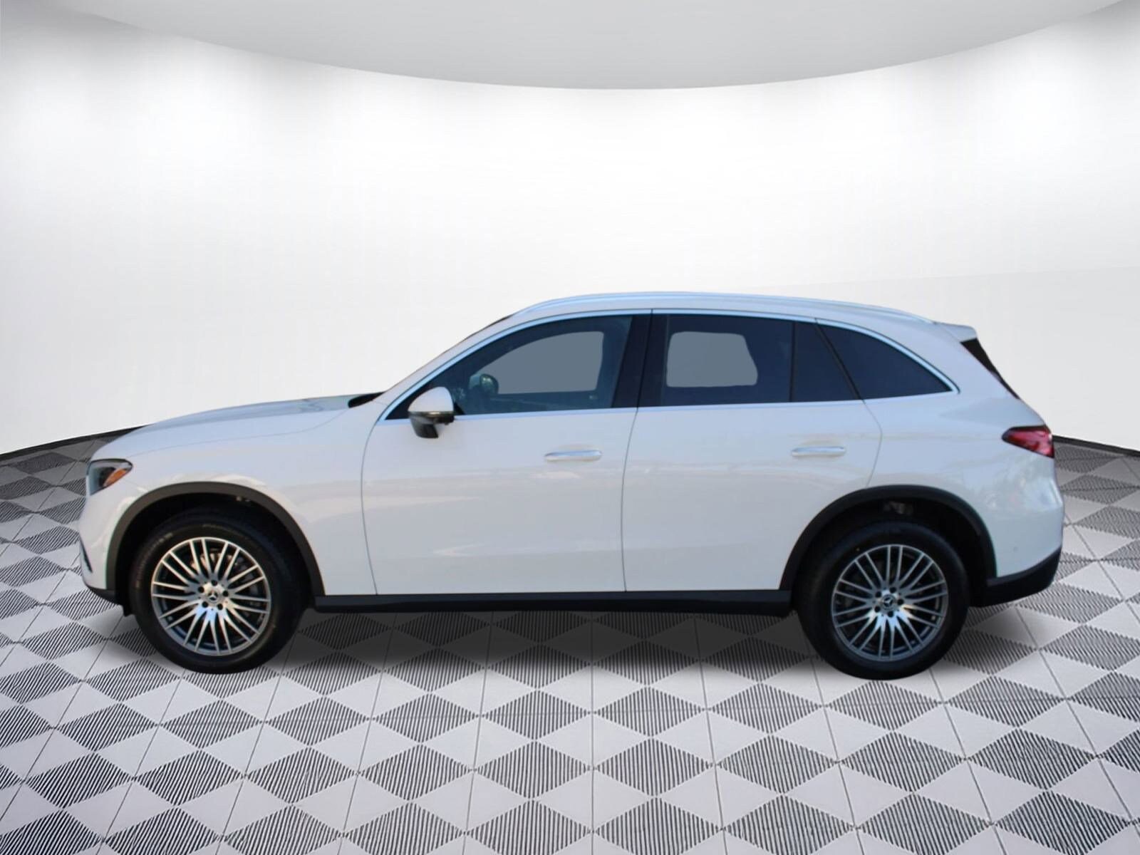 2026 Mercedes Benz GLC 300 4MATIC photo 2