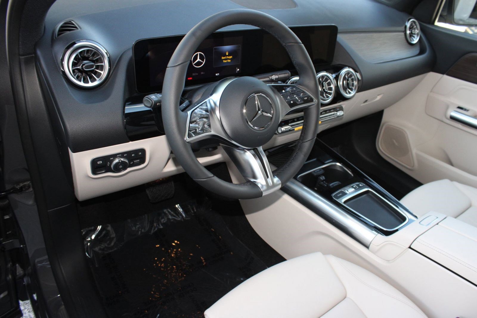 2026 Mercedes Benz GLA 250 photo 4