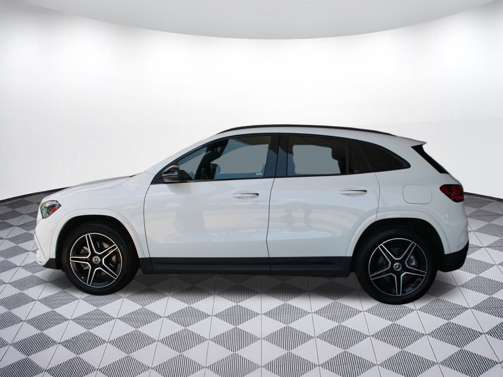 2025 Mercedes Benz GLA 250 photo 2