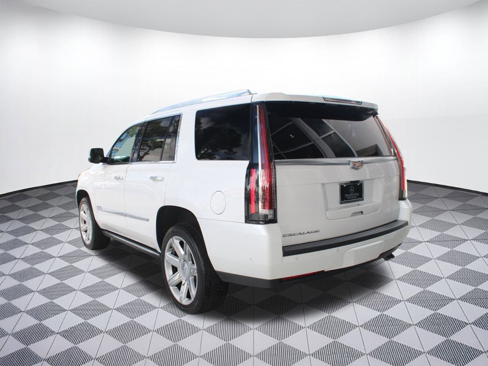 2019 Cadillac Escalade Premium Luxury photo 3
