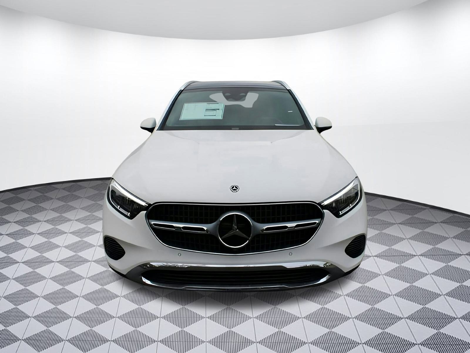 2025 Mercedes Benz GLC 300 photo 3