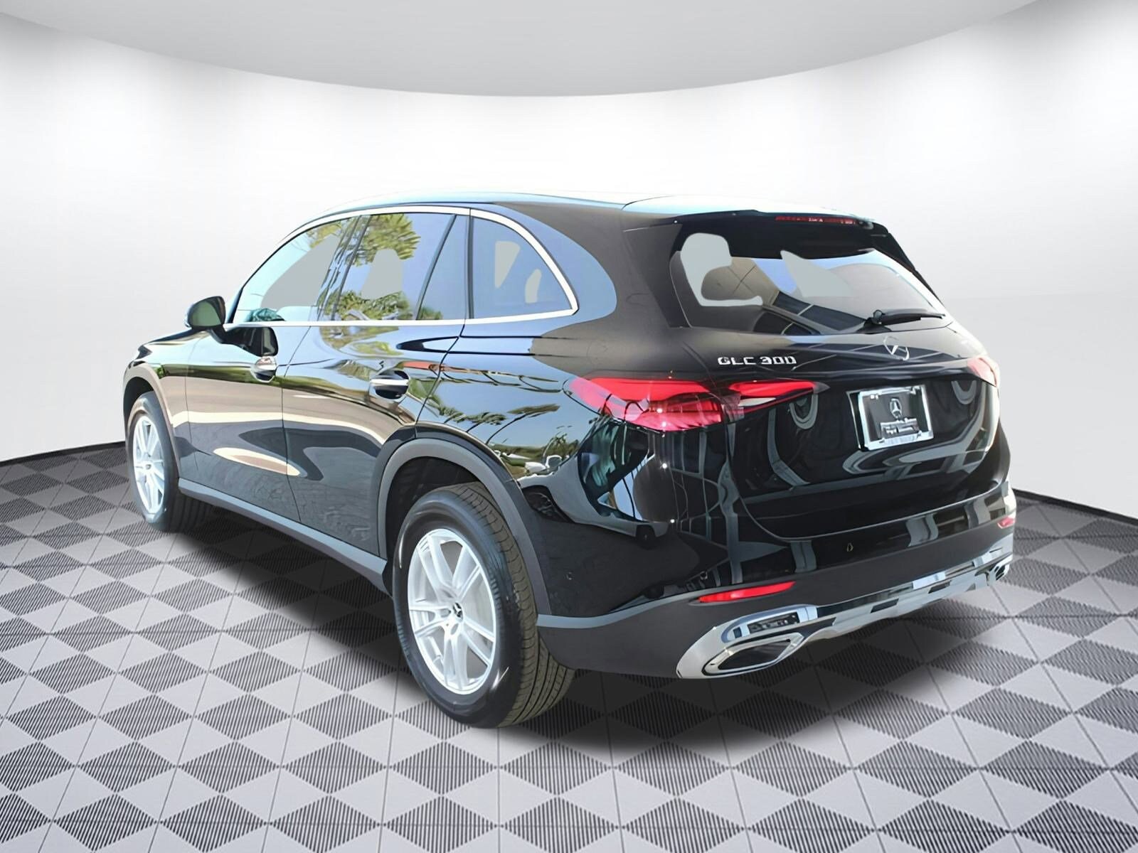 2025 Mercedes Benz GLC 300 photo 4