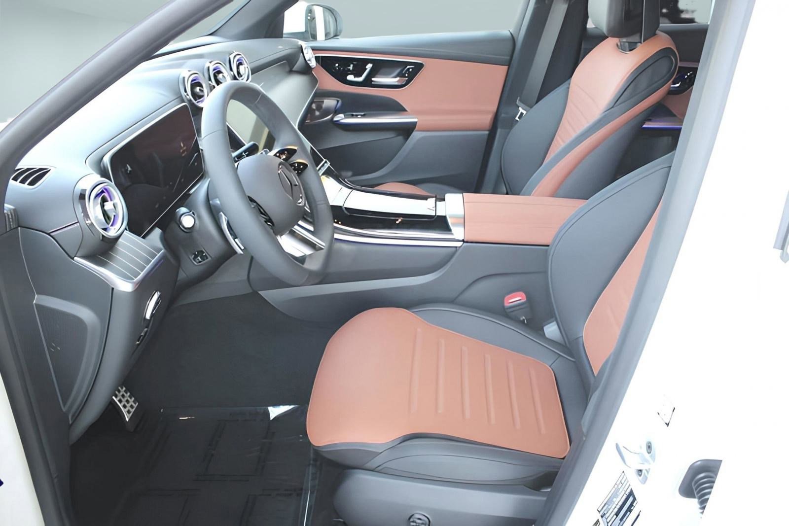 2025 Mercedes Benz GLC 300 photo 4