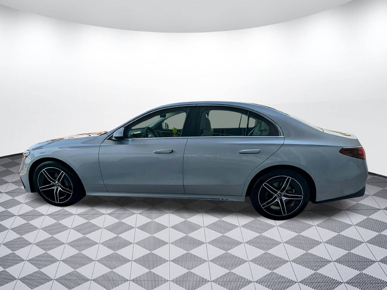 2025 Mercedes Benz E 350 Sedan photo 4