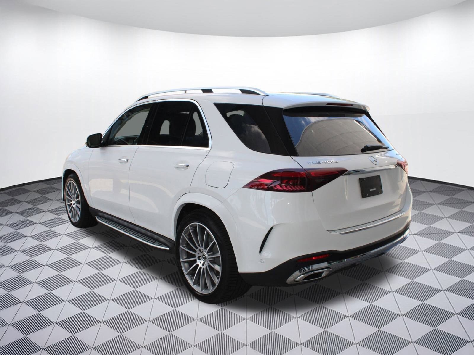 2026 Mercedes Benz GLE 450e 4MATIC photo 3
