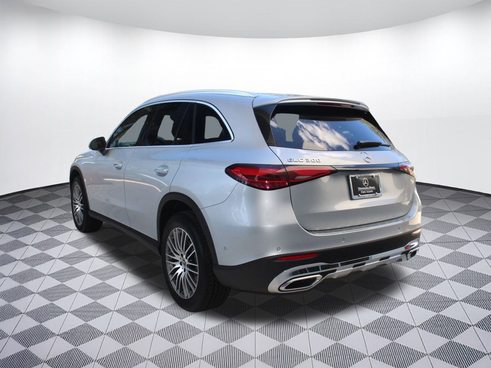 2026 Mercedes Benz GLC 300 photo 3