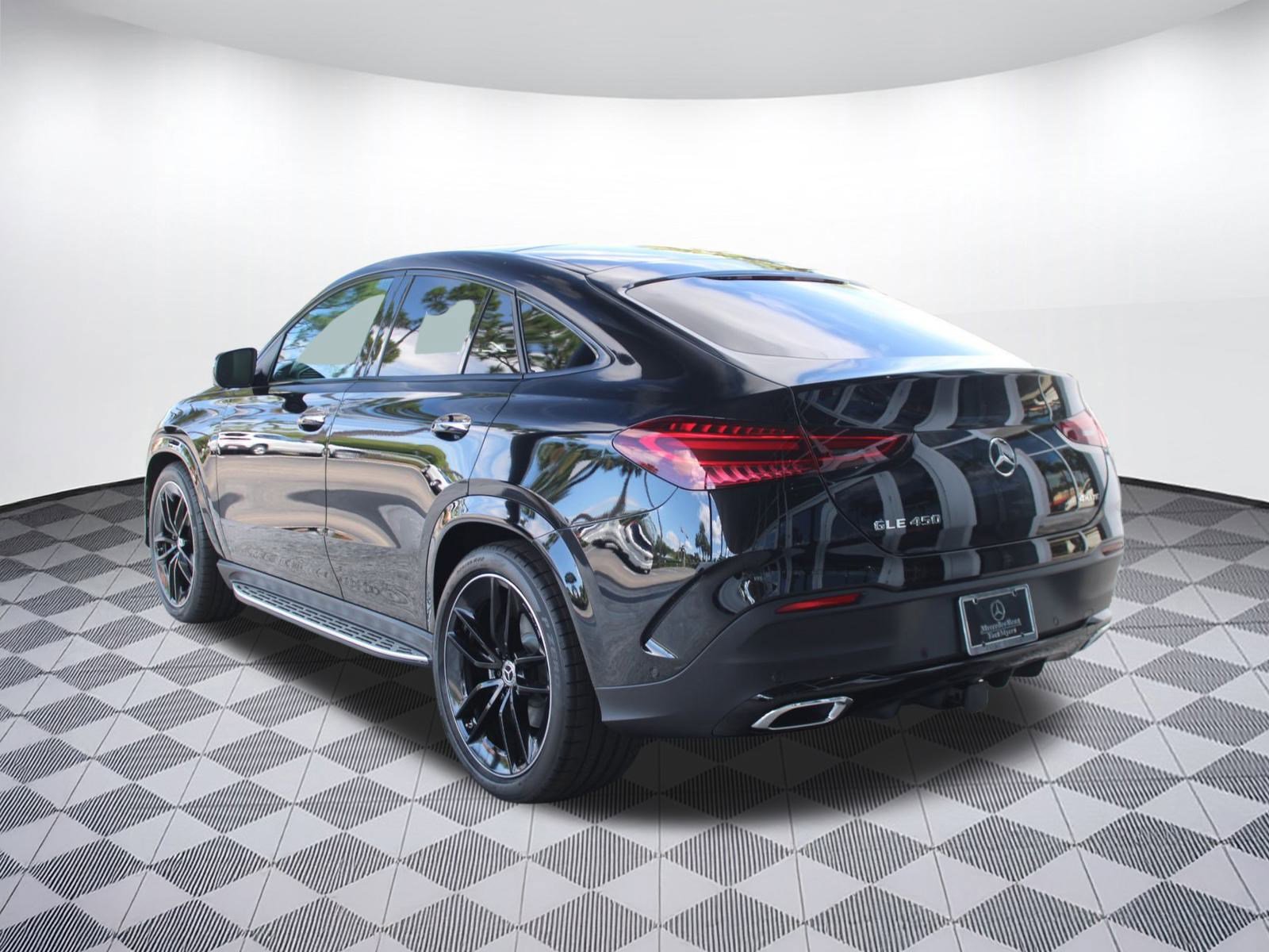 2026 Mercedes Benz GLE 450 4MATIC photo 3
