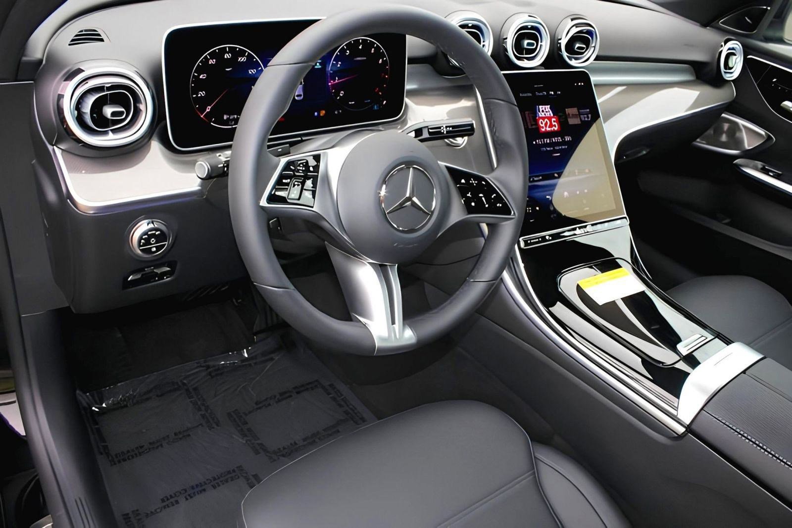 2025 Mercedes Benz C 300 Sedan photo 4