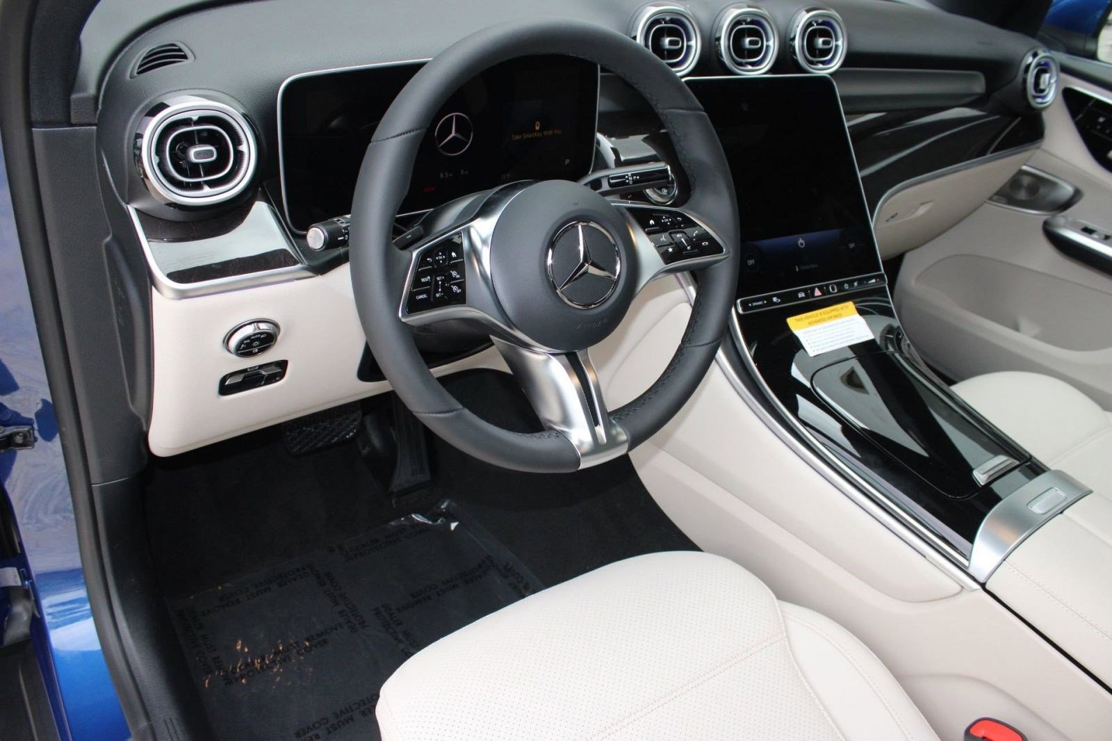 2026 Mercedes Benz GLC 300 photo 4