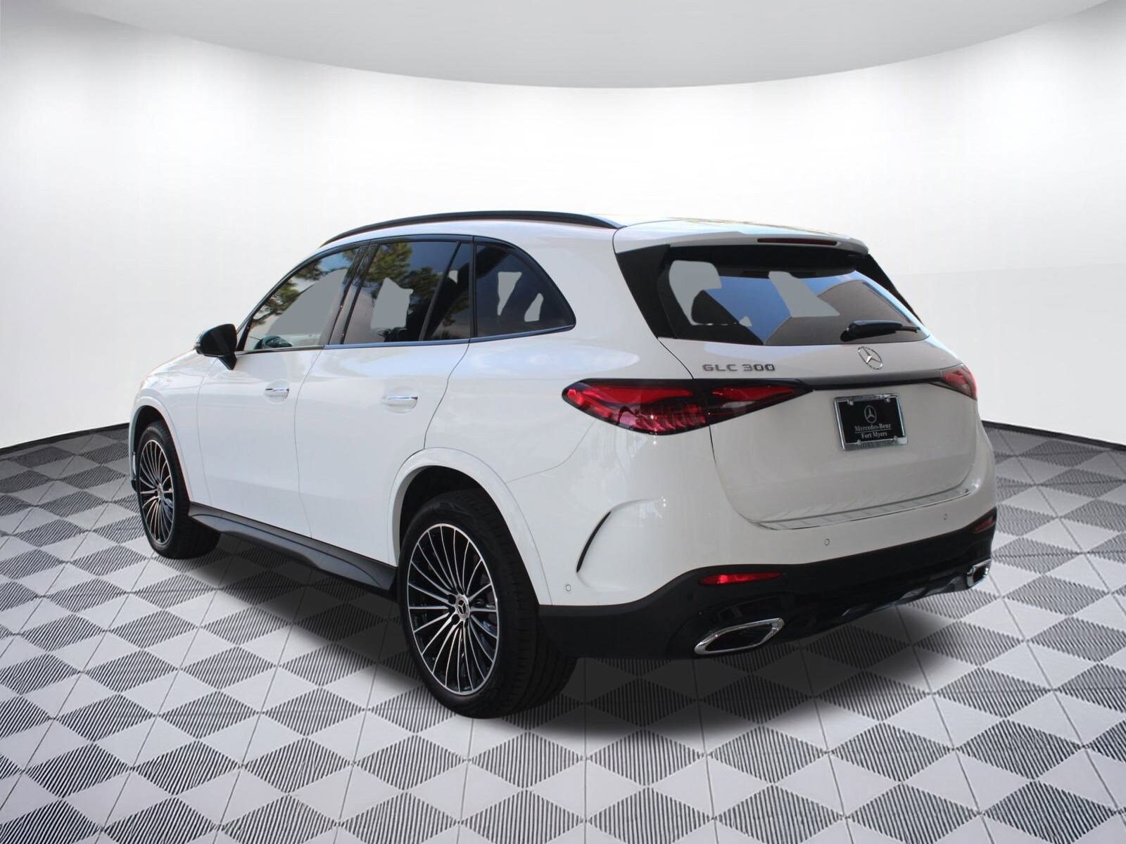 2026 Mercedes Benz GLC 300 photo 3
